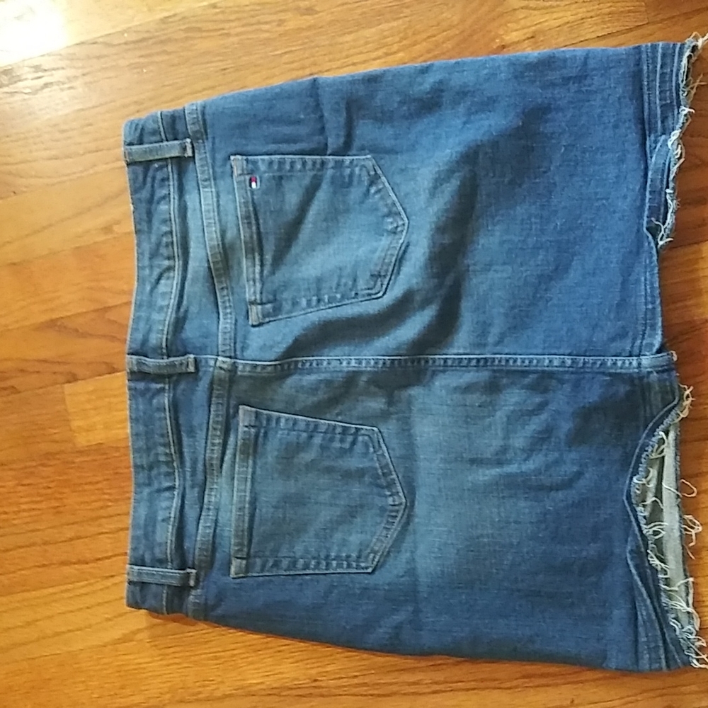 Tommy Hilfiger denim skirt. - Picture 5 of 12